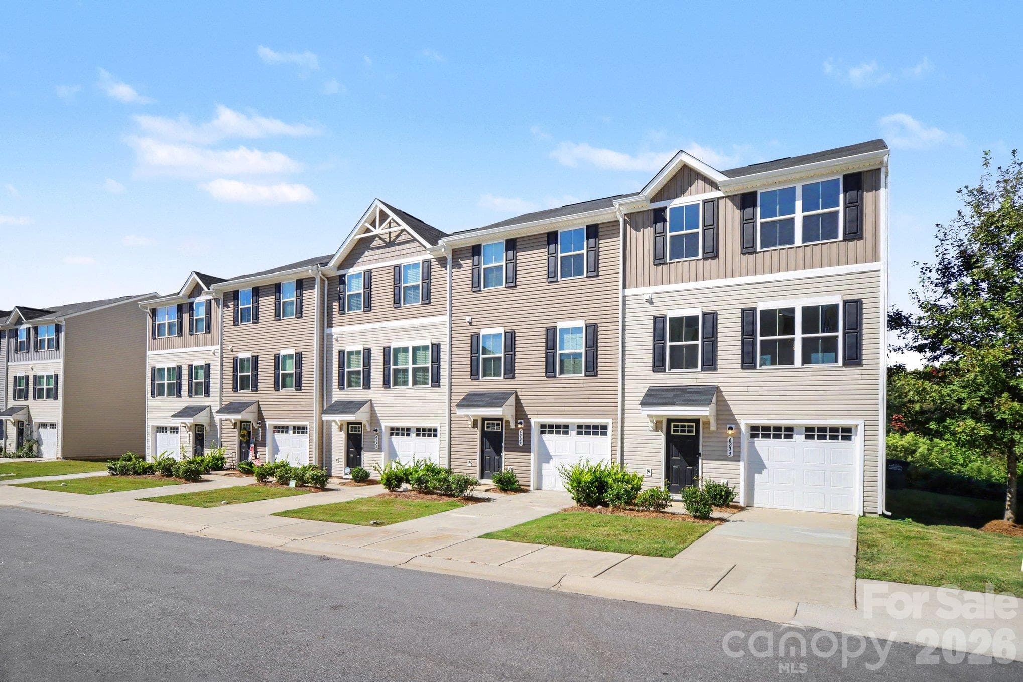 Townhouse at 6233 Cutwater Circle, Charlotte, photo 5 of 39