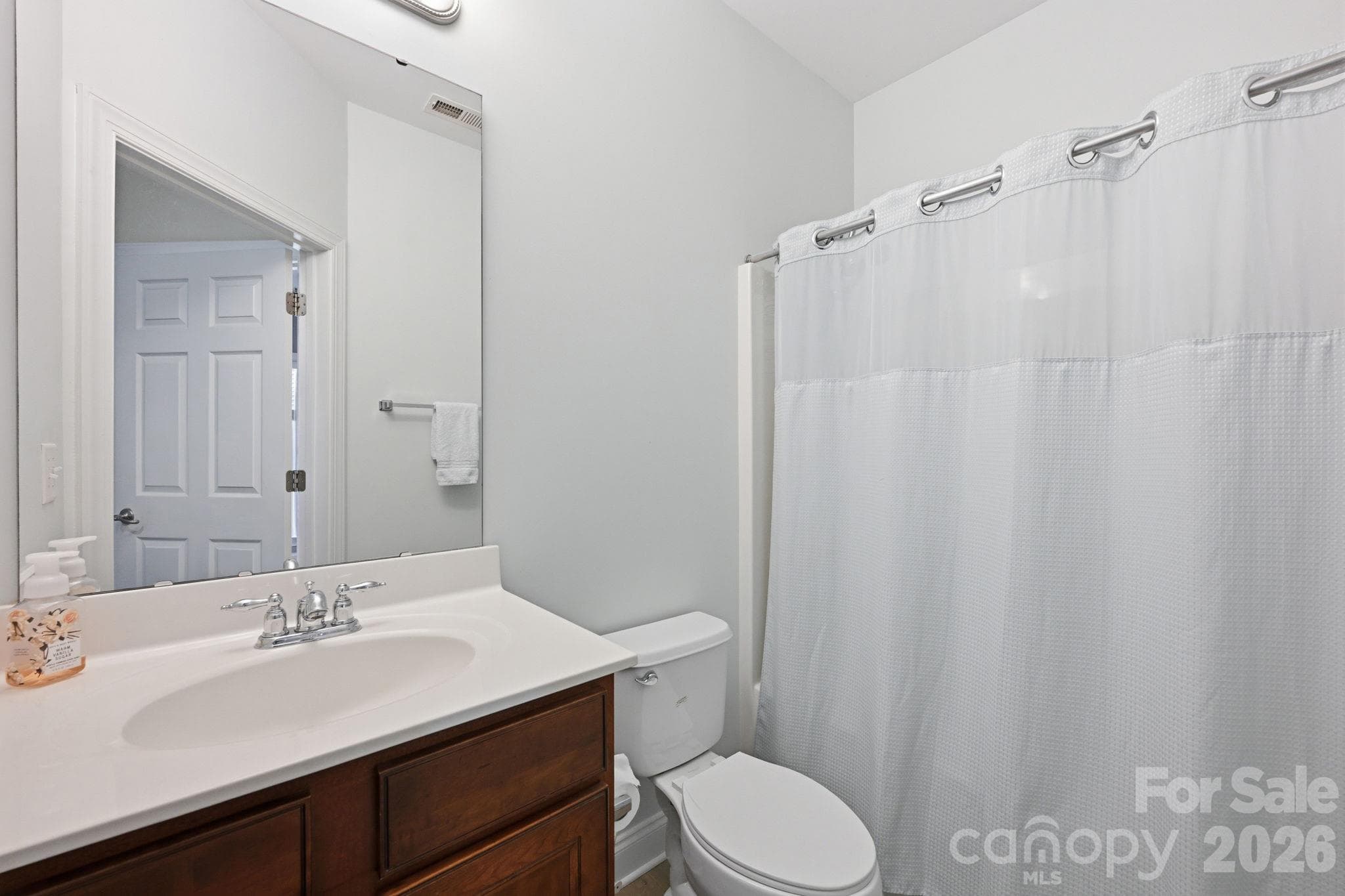 Full Bathroom - 4405 Squirrel Trail Lane, Charlotte