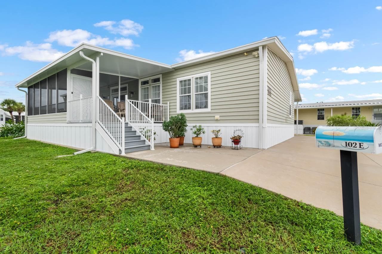102 E SAINT LUCIA LOOP