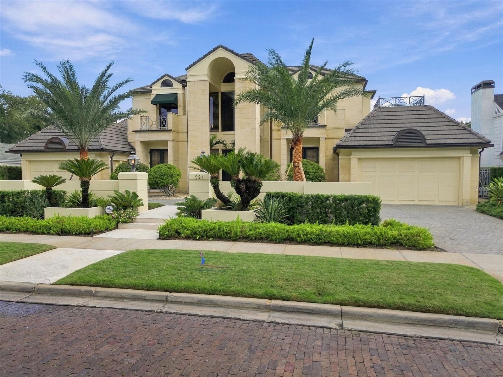 Single Family Residence at 924 S GOLF VIEW ST, TAMPA, photo 12 of 78