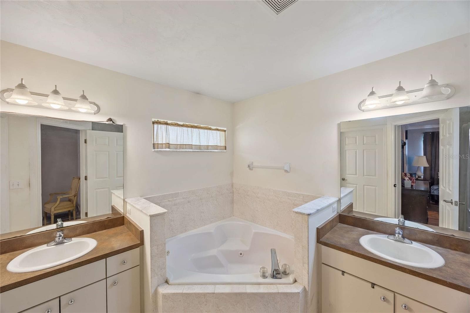 Masters Bathroom - 404 NW 232ND TER, NEWBERRY