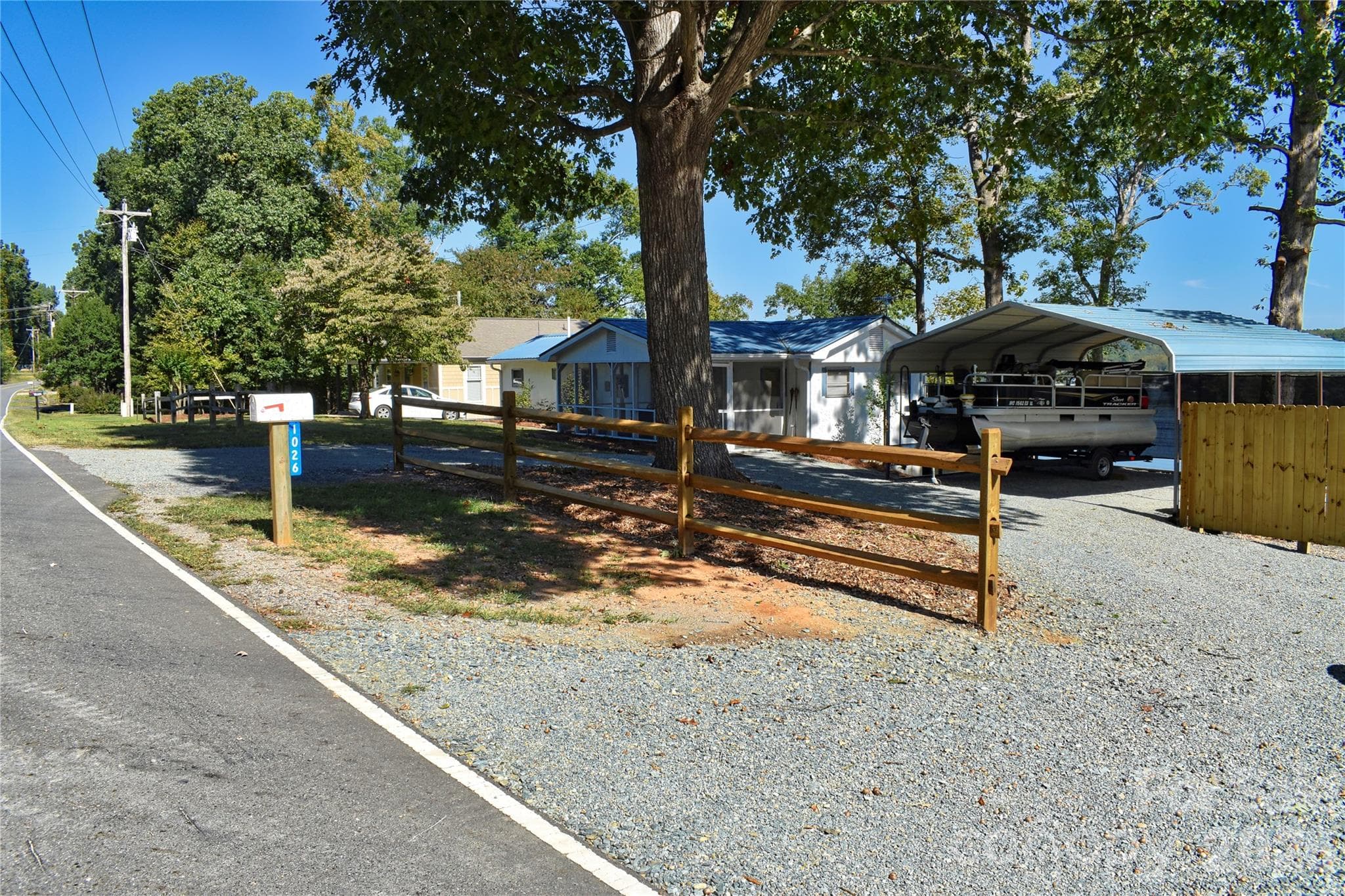 Circular driveway. - 1026 Pinehaven Drive, Badin Lake