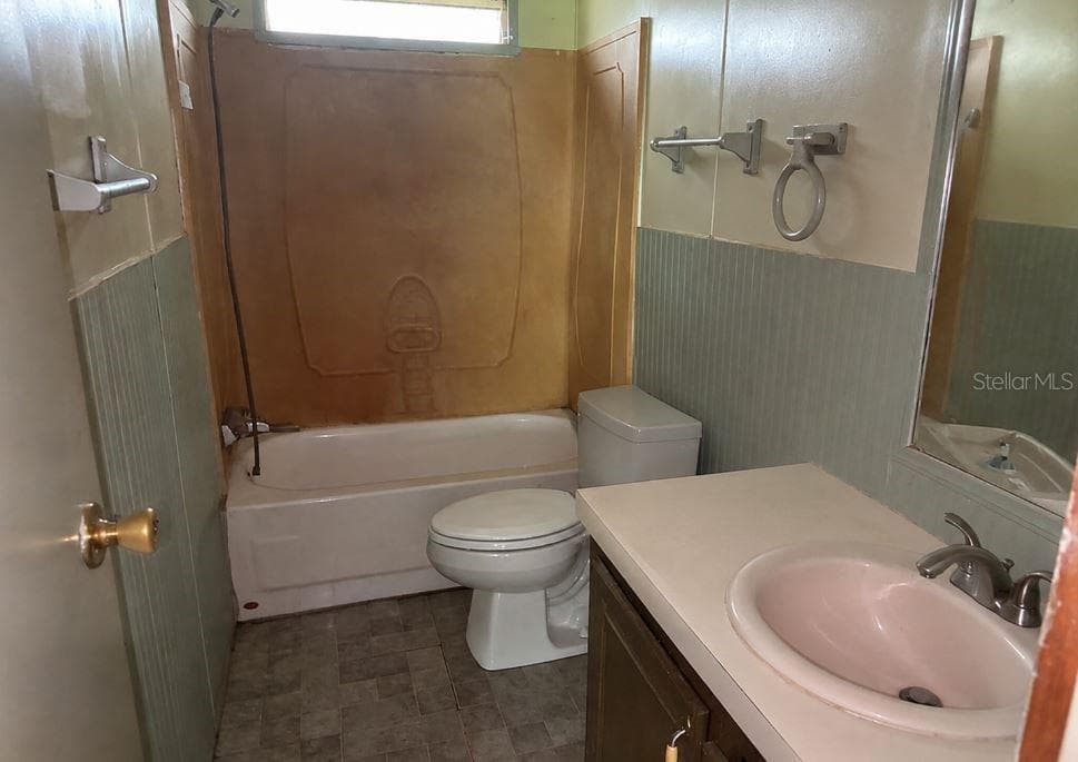 Manufactured Home at 3340 BACKWOODS DR, LAKELAND, photo 8 of 10