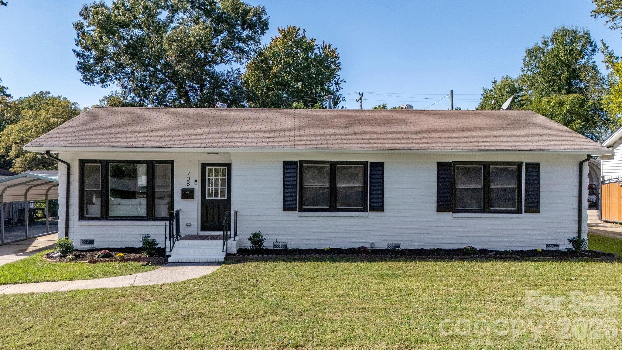 Single Family Residence at 708 Aintree Road, Charlotte, photo 2 of 38