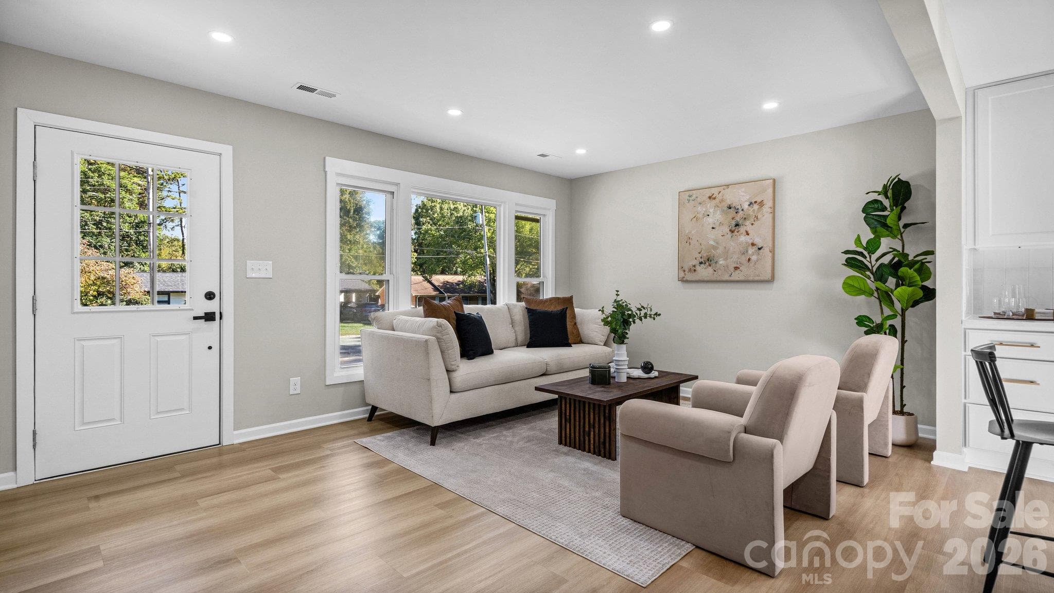 Single Family Residence at 708 Aintree Road, Charlotte, photo 7 of 38