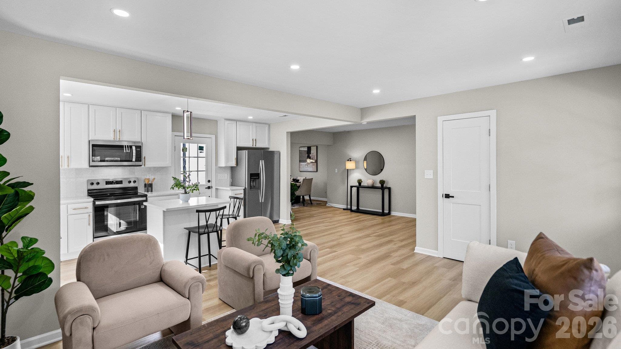 Single Family Residence at 708 Aintree Road, Charlotte, photo 9 of 38