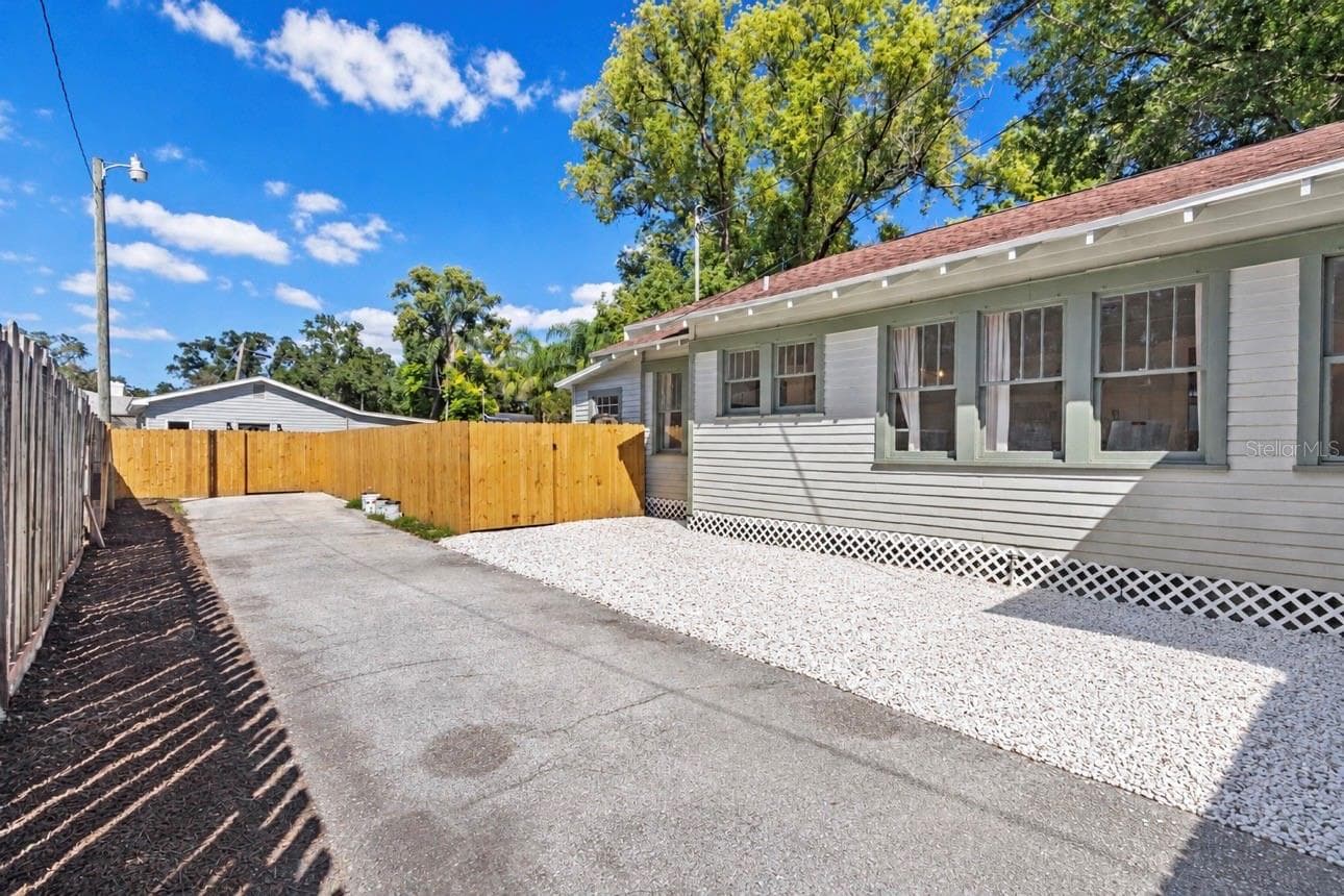 Single Family Residence at 910 E NORTH BAY ST, TAMPA, photo 3 of 36