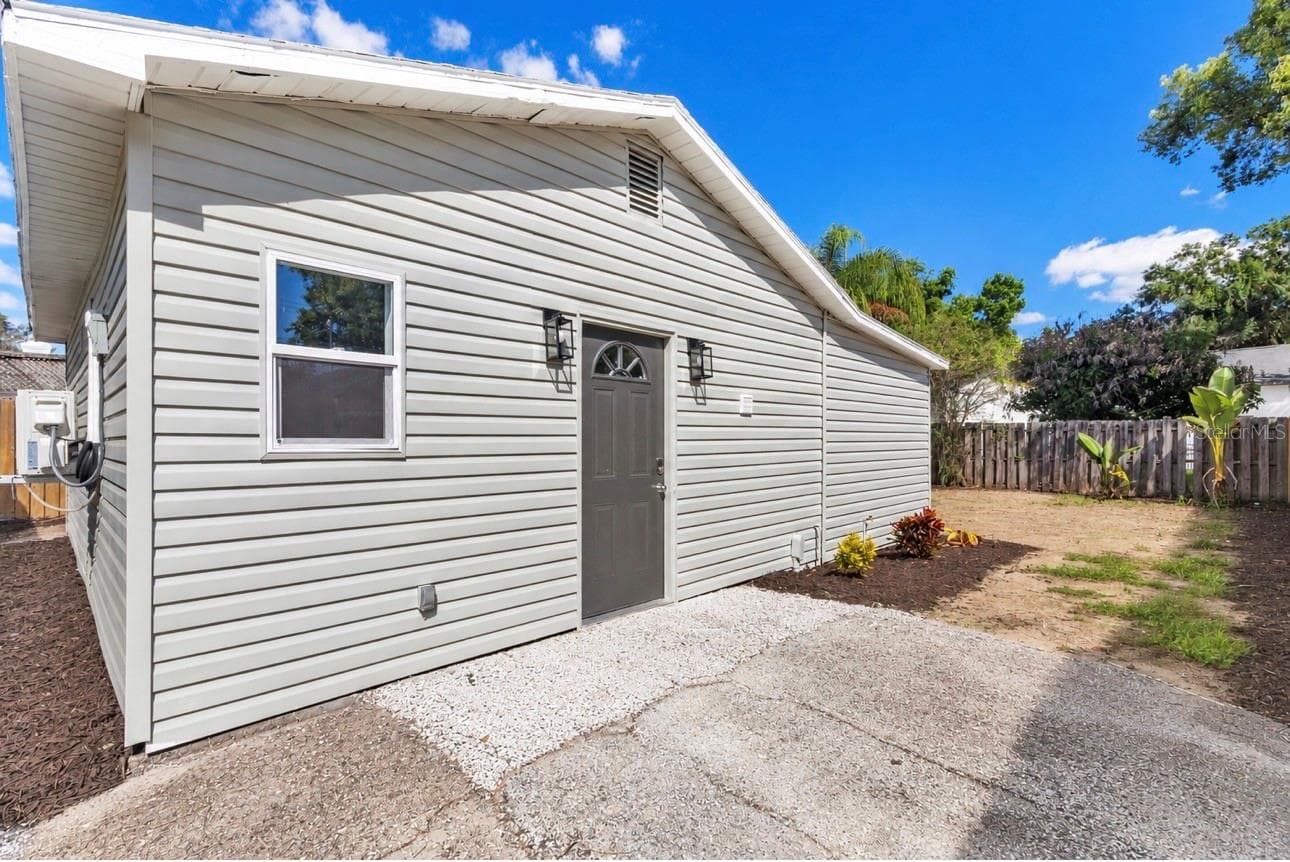 Detached Income Suite - 910 E NORTH BAY ST, TAMPA