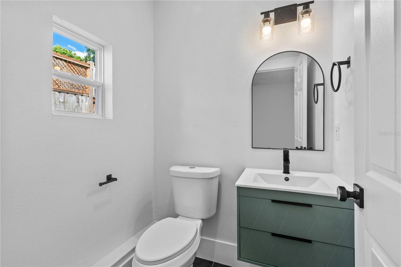Guest Bath - 910 E NORTH BAY ST, TAMPA