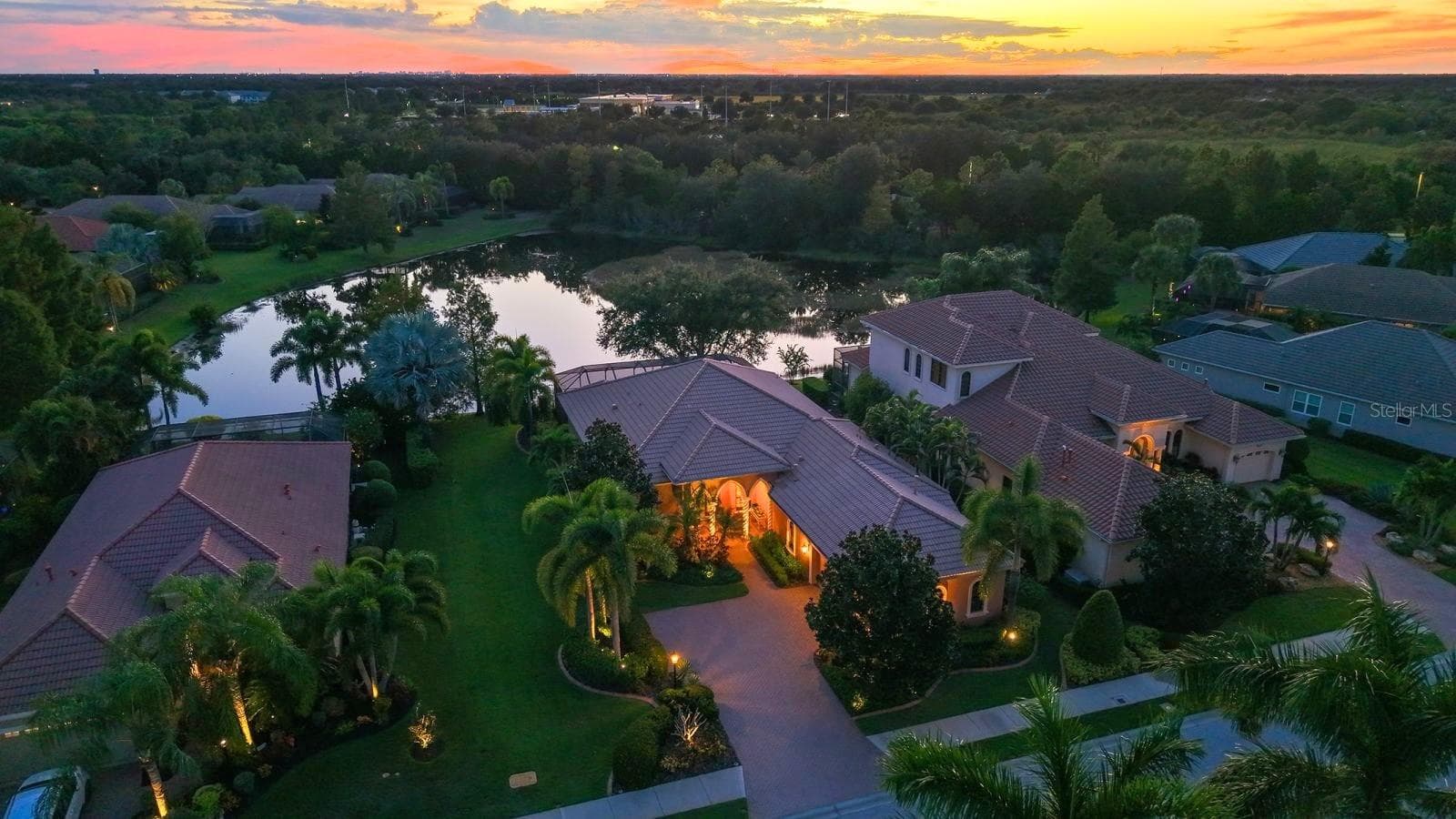 Single Family Residence at 7836 VALDERRAMA WAY, LAKEWOOD RANCH, photo 2 of 82