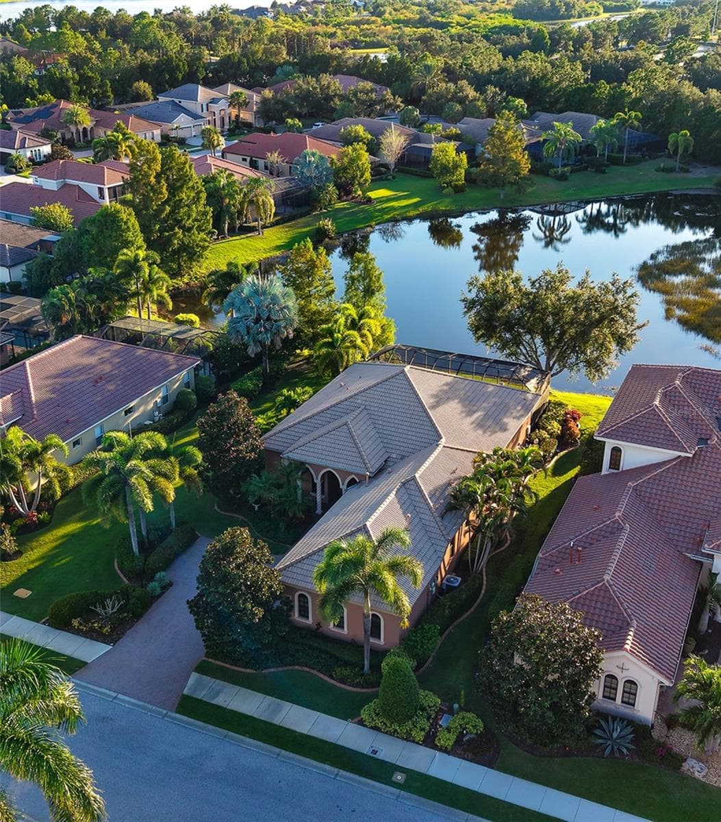 Single Family Residence at 7836 VALDERRAMA WAY, LAKEWOOD RANCH, photo 11 of 82