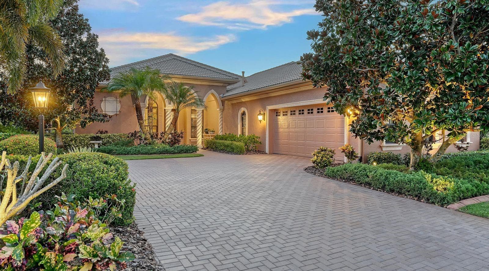 Single Family Residence at 7836 VALDERRAMA WAY, LAKEWOOD RANCH, photo 13 of 82