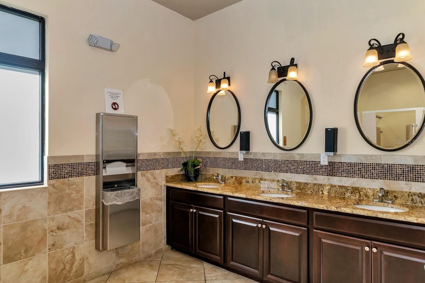 Single Family Residence at 7027 QUIET CREEK DR, BRADENTON, photo 68 of 75