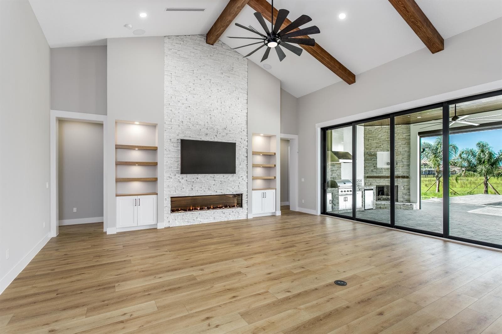 Single Family Residence at 10630 COUNTY RD S, LITHIA, photo 13 of 46