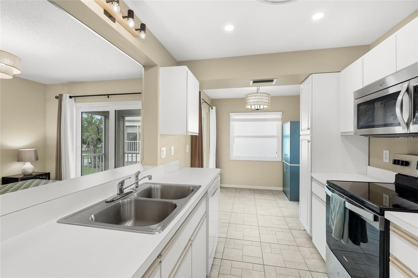 Condominium at 5610 SHEFFIELD GREENE CIR #6, SARASOTA, photo 7 of 54