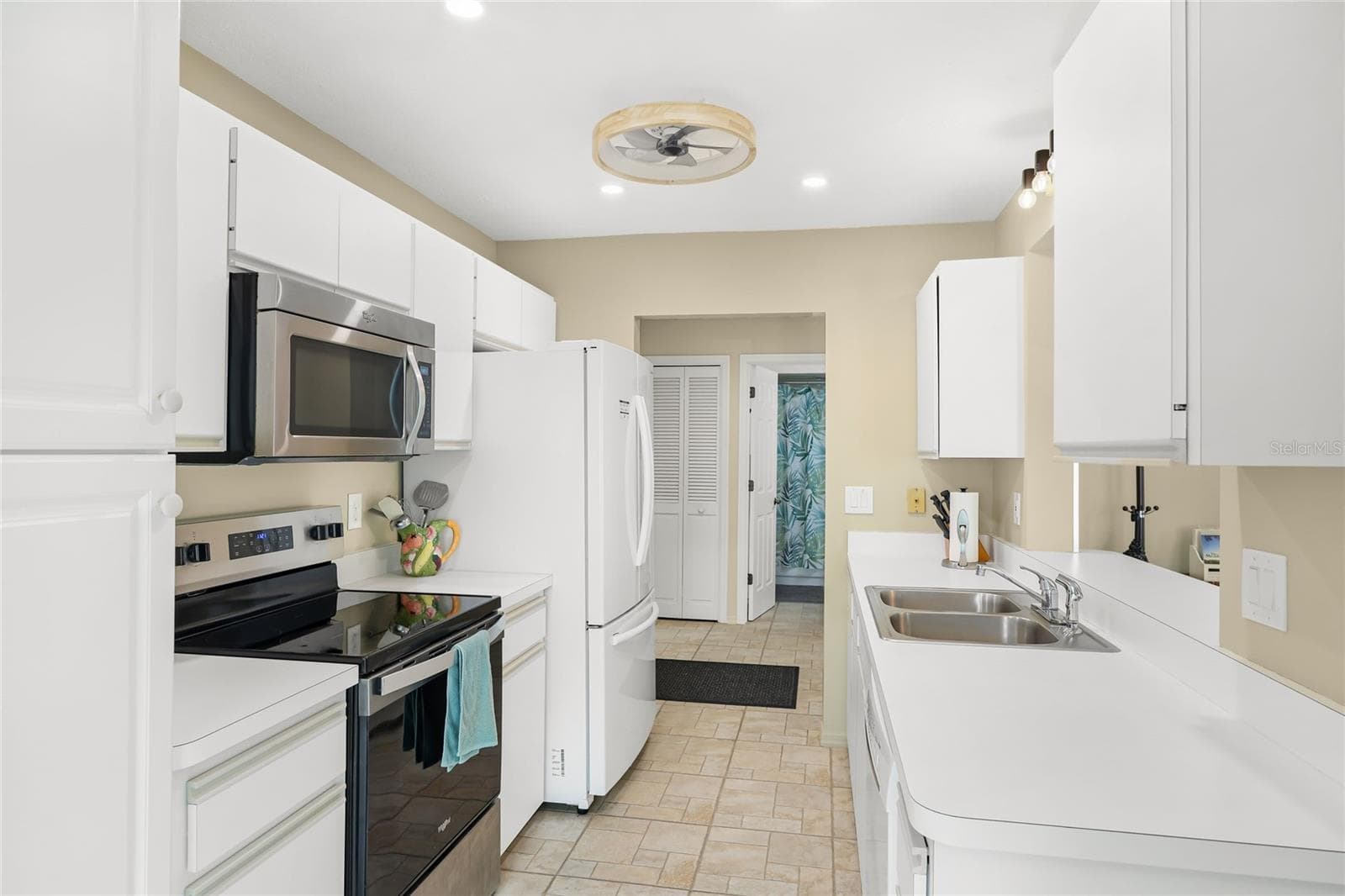 Condominium at 5610 SHEFFIELD GREENE CIR #6, SARASOTA, photo 8 of 54