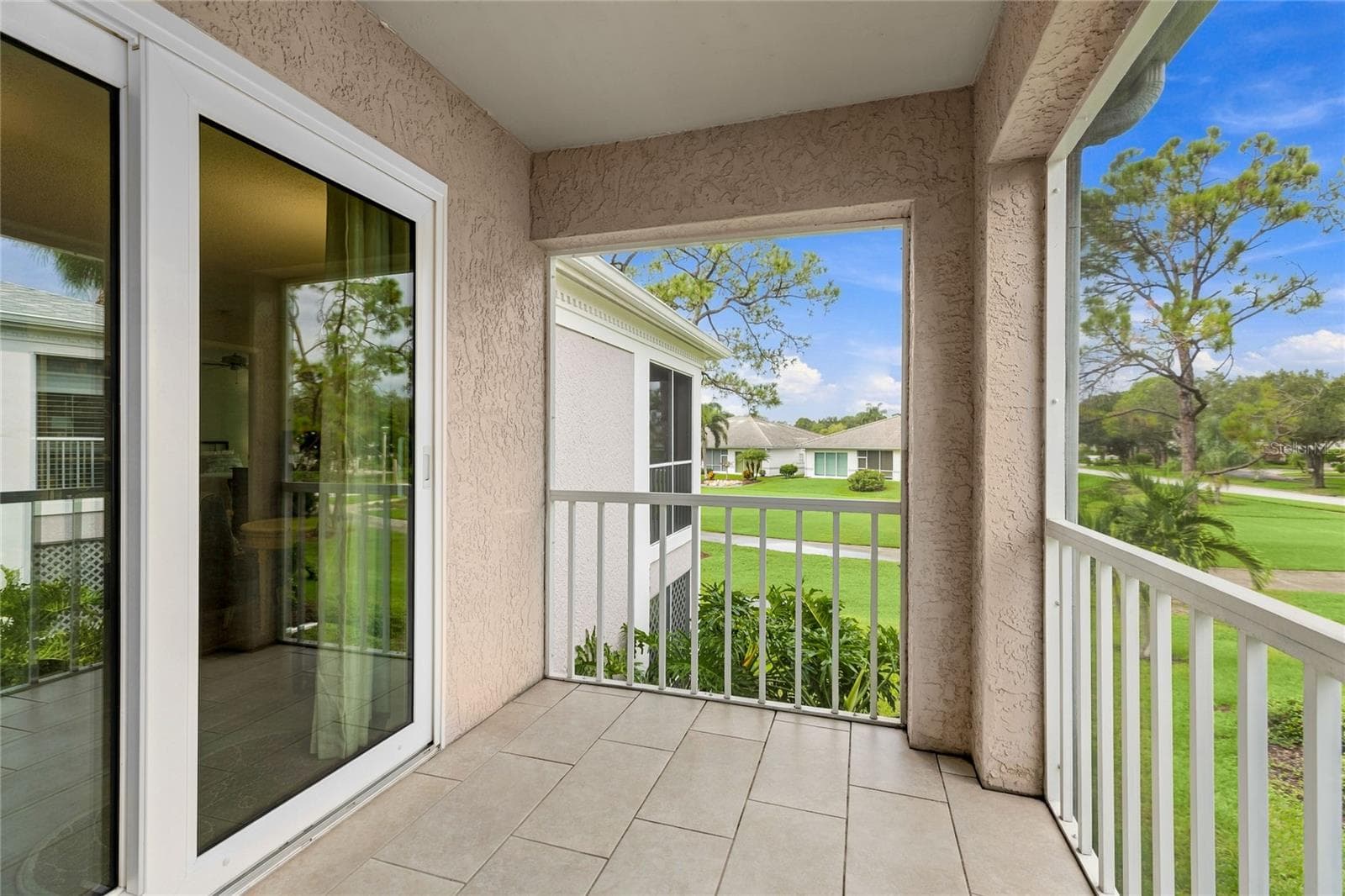 Condominium at 5610 SHEFFIELD GREENE CIR #6, SARASOTA, photo 11 of 54