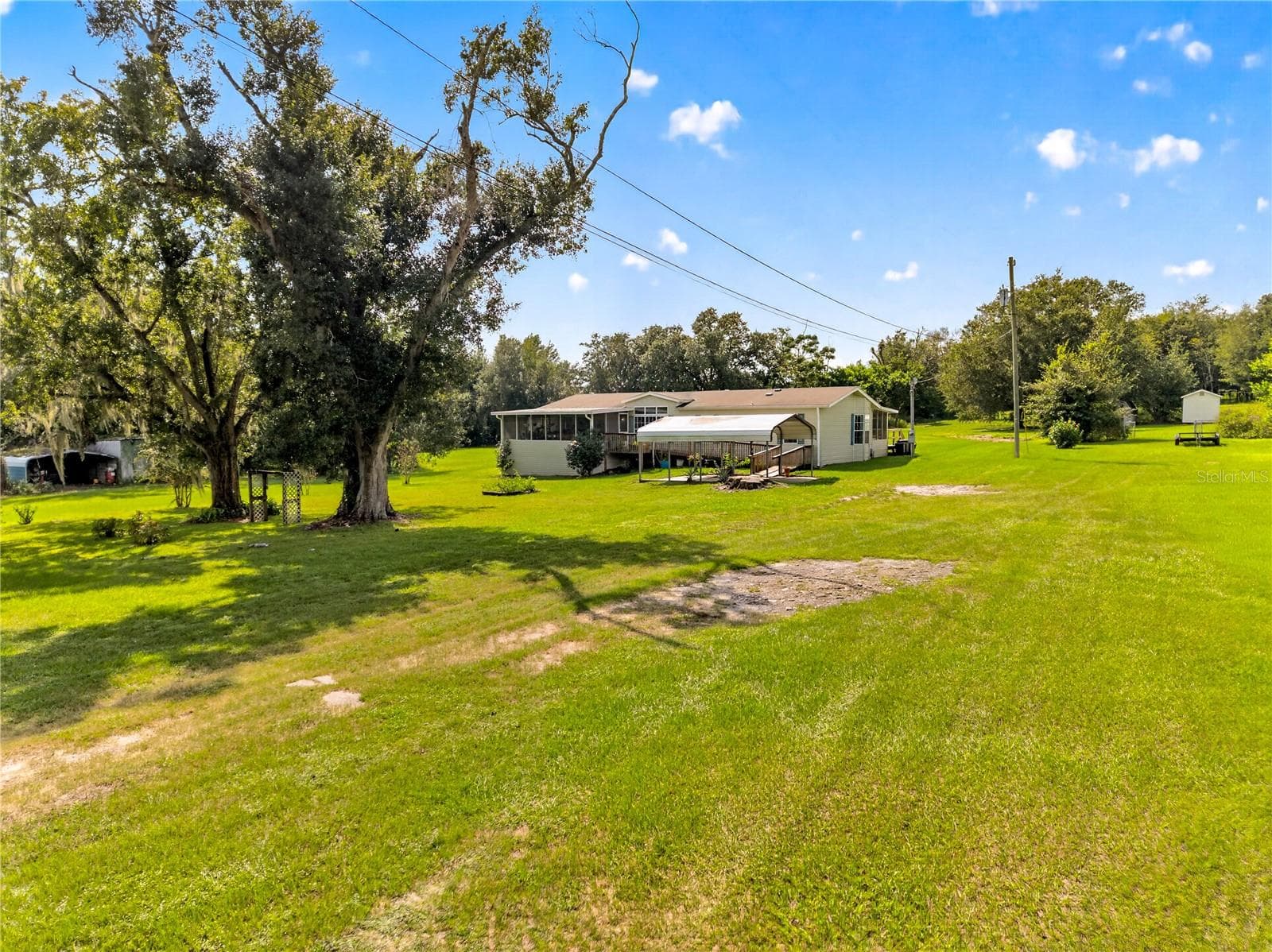 Manufactured Home at 8425 HEATHER DR, ZEPHYRHILLS, photo 3 of 38