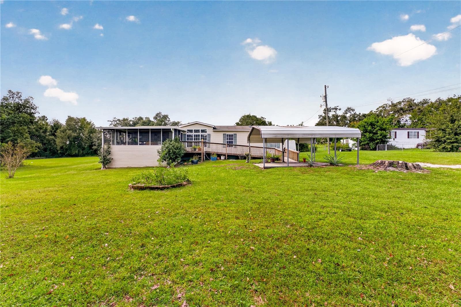 Manufactured Home at 8425 HEATHER DR, ZEPHYRHILLS, photo 6 of 38