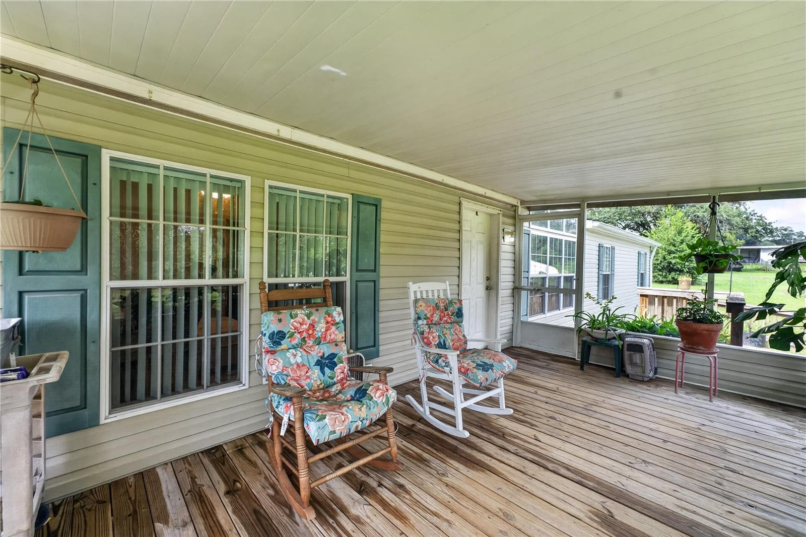 Front Porch - 8425 HEATHER DR, ZEPHYRHILLS