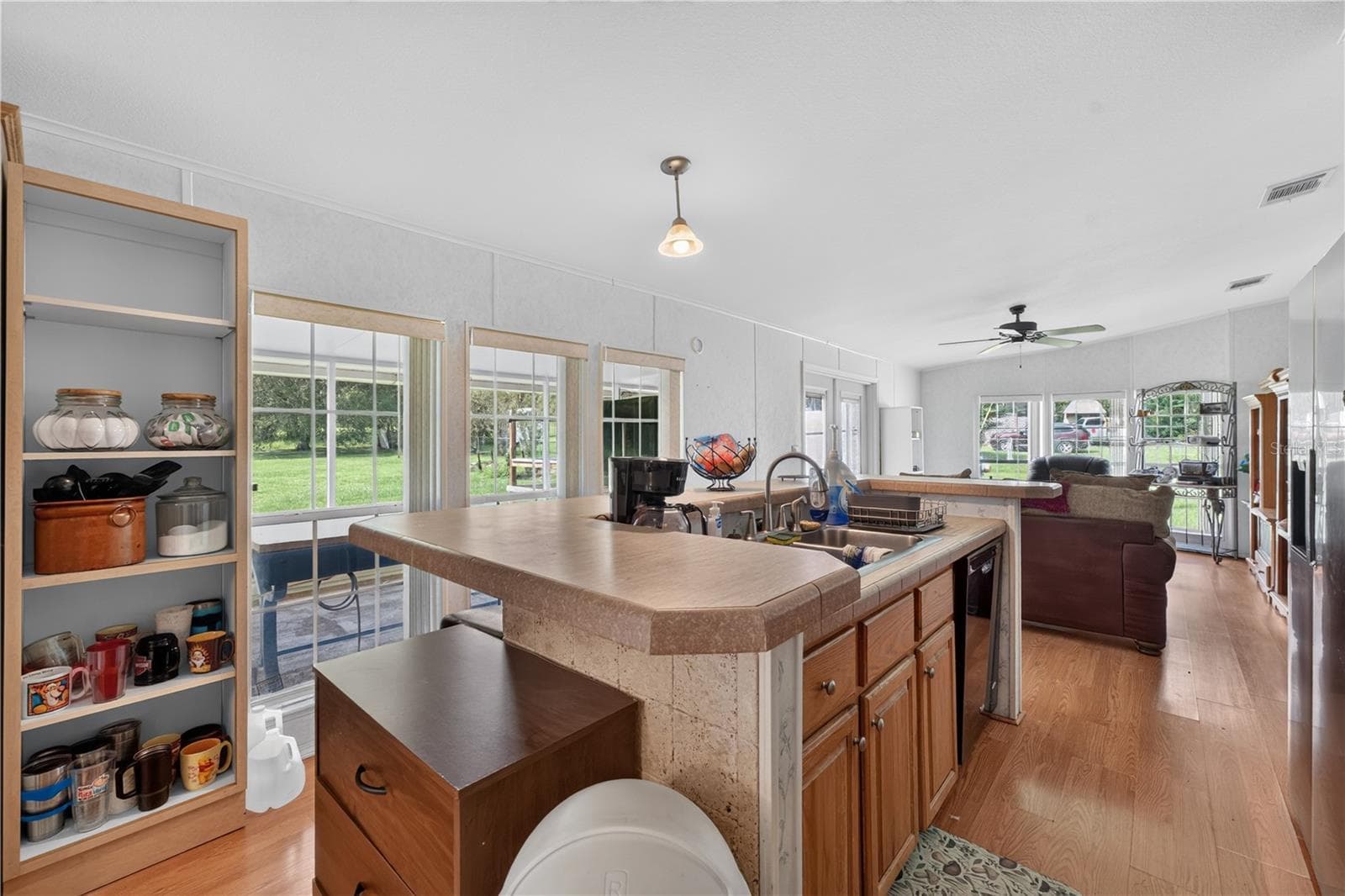 Kitchen - 8425 HEATHER DR, ZEPHYRHILLS
