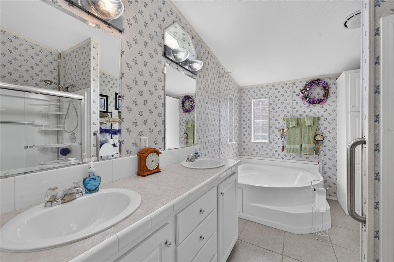 Primary Bathroom - 8425 HEATHER DR, ZEPHYRHILLS