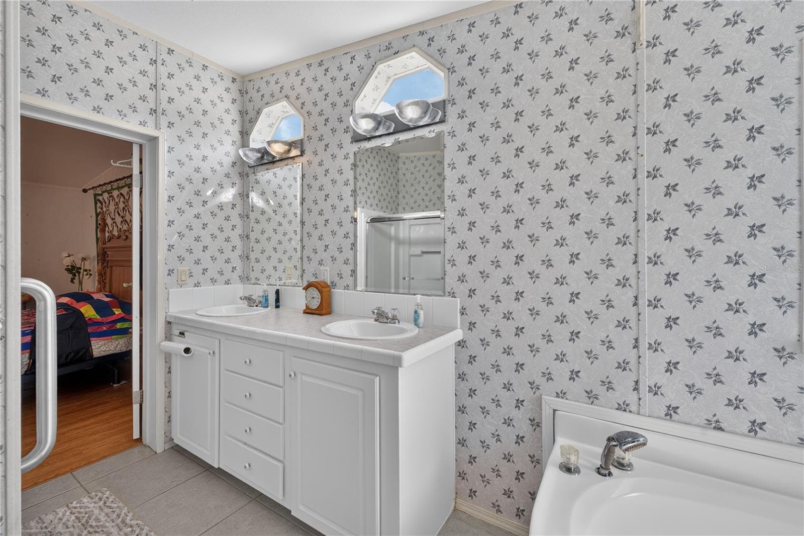 Primary Bathroom - 8425 HEATHER DR, ZEPHYRHILLS