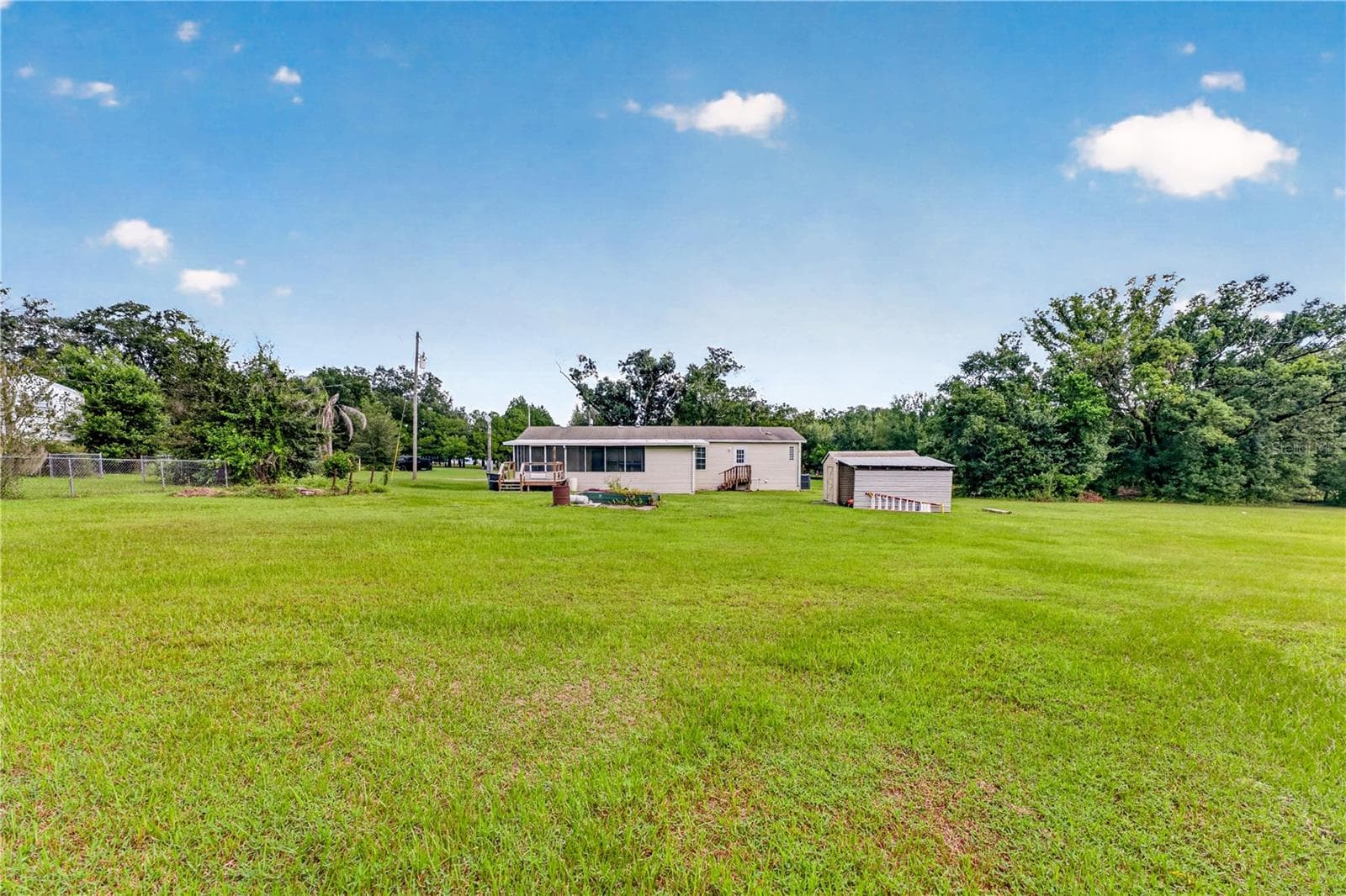 Back of House - 8425 HEATHER DR, ZEPHYRHILLS