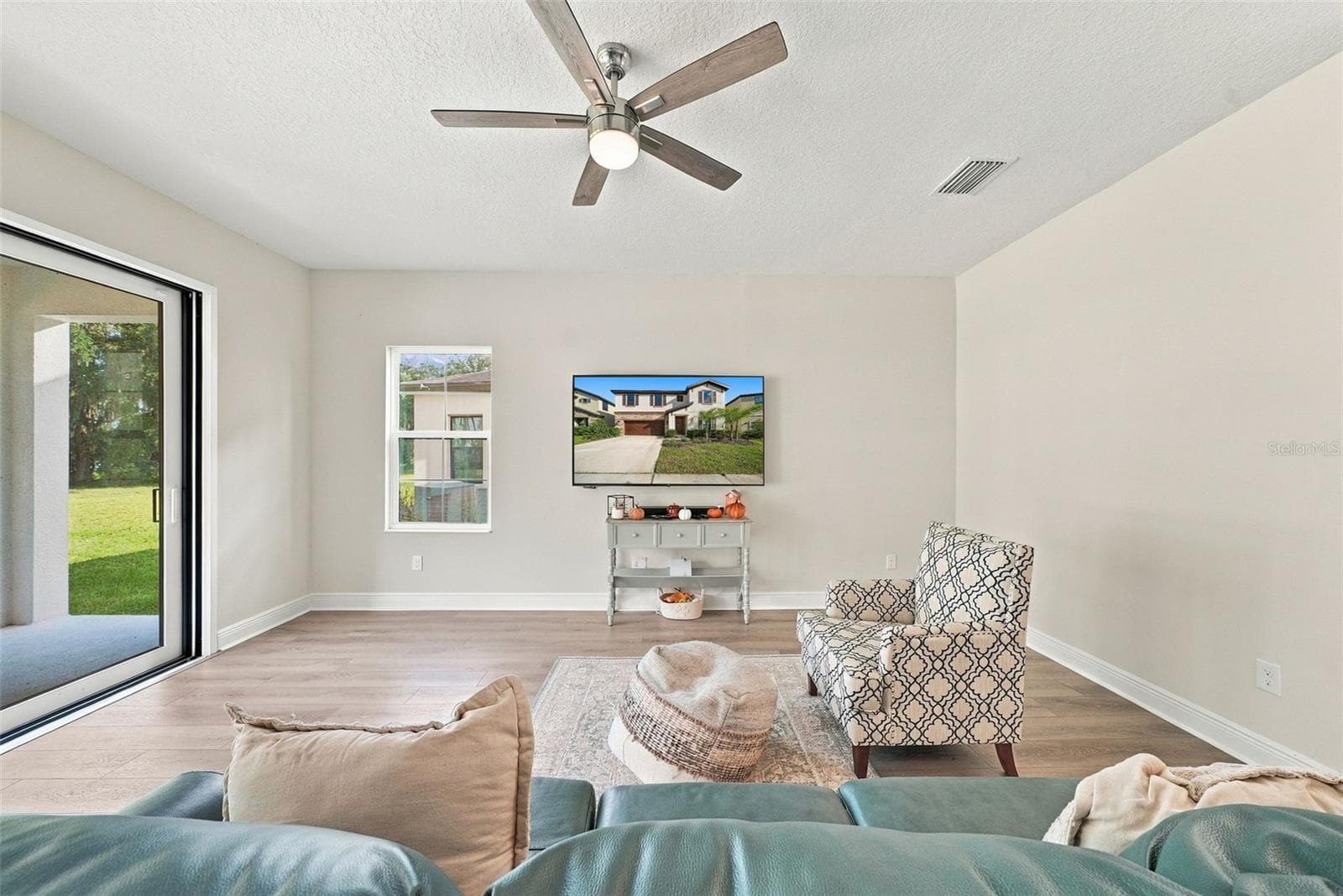 Single Family Residence at 14733 GALLOP RUN DR, LITHIA, photo 3 of 23