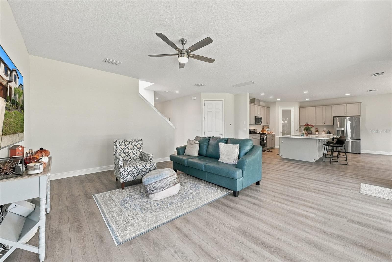 Single Family Residence at 14733 GALLOP RUN DR, LITHIA, photo 5 of 23
