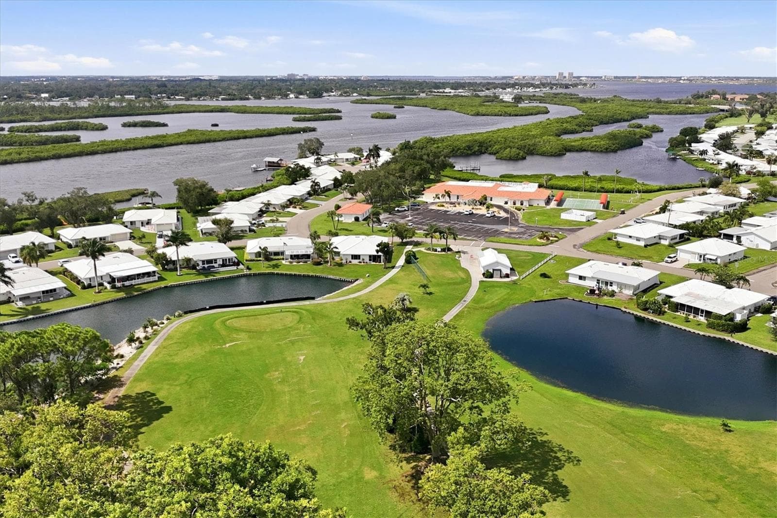Single Family Residence at 709 HICKORY LN, BRADENTON, photo 8 of 85