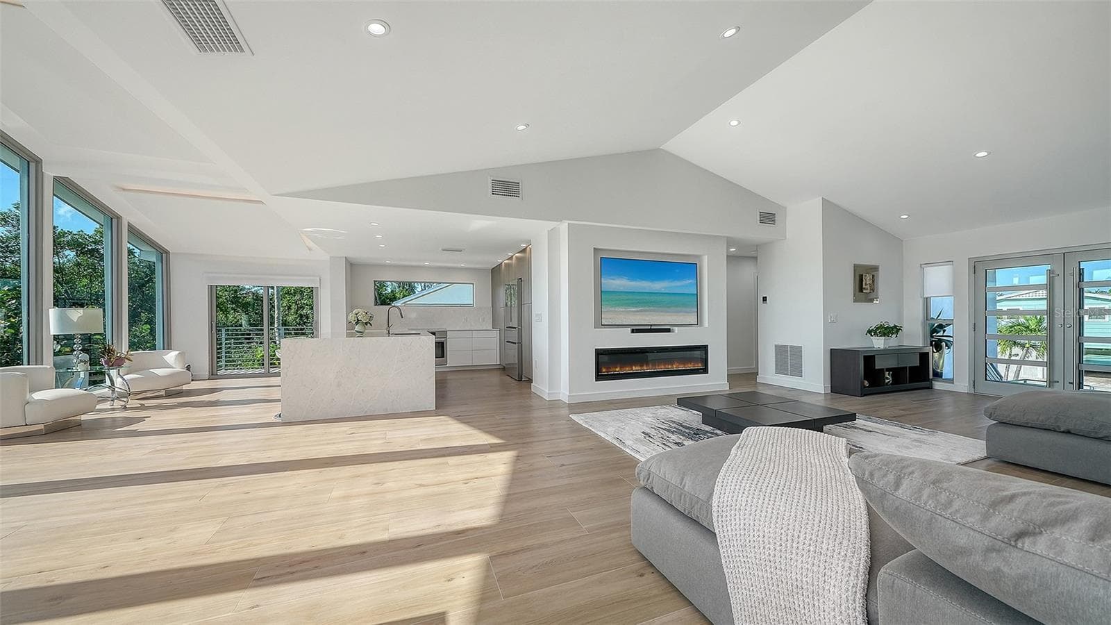 Single Family Residence at 660 PENFIELD ST, LONGBOAT KEY, photo 7 of 53