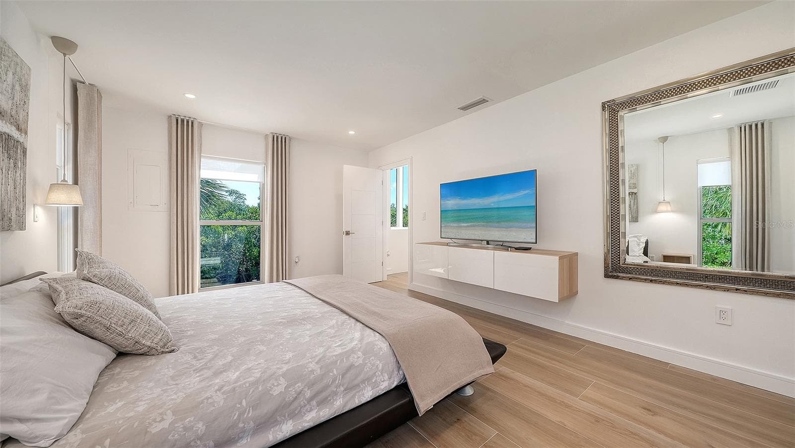 Single Family Residence at 660 PENFIELD ST, LONGBOAT KEY, photo 20 of 53