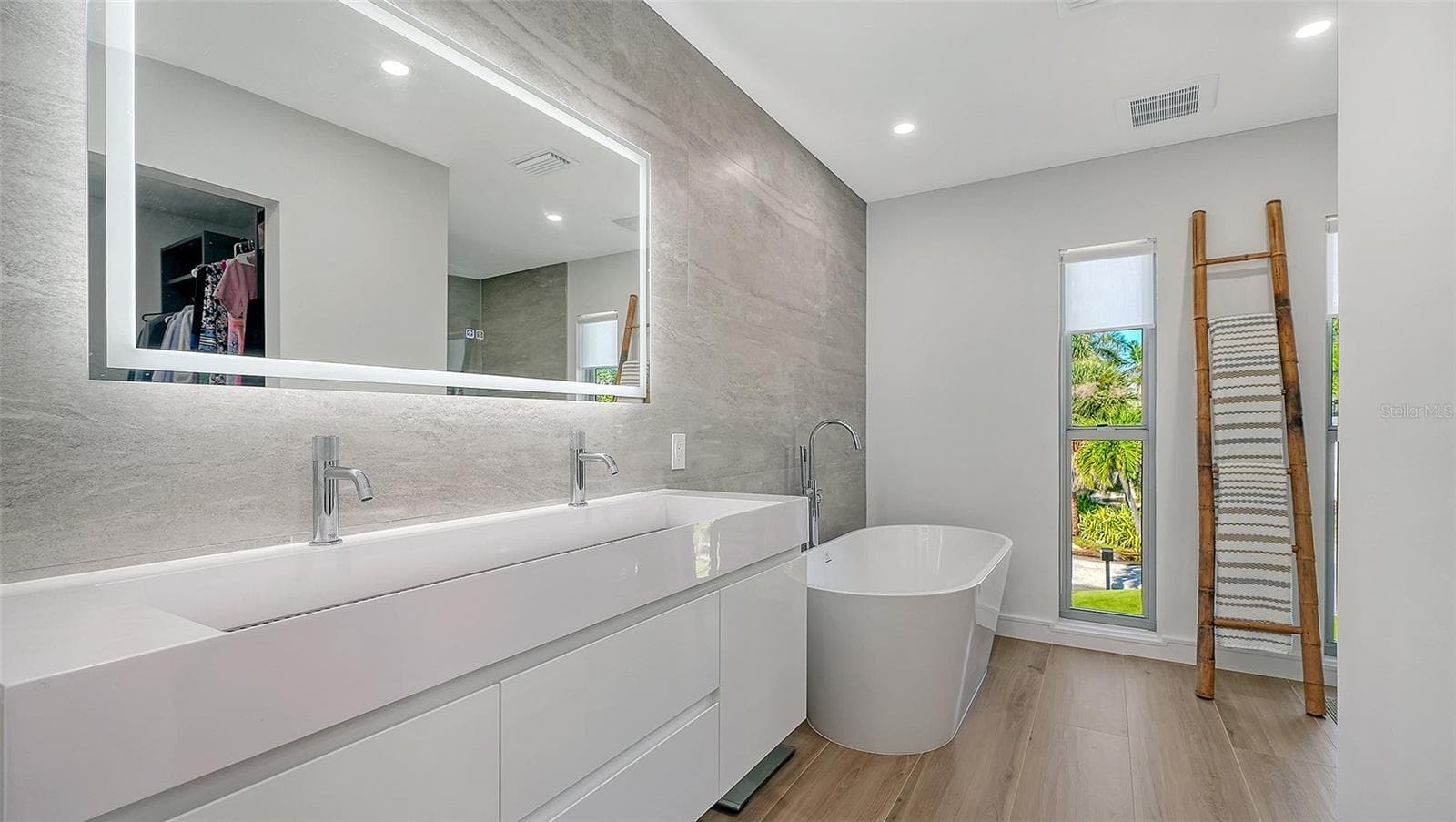 Single Family Residence at 660 PENFIELD ST, LONGBOAT KEY, photo 21 of 53