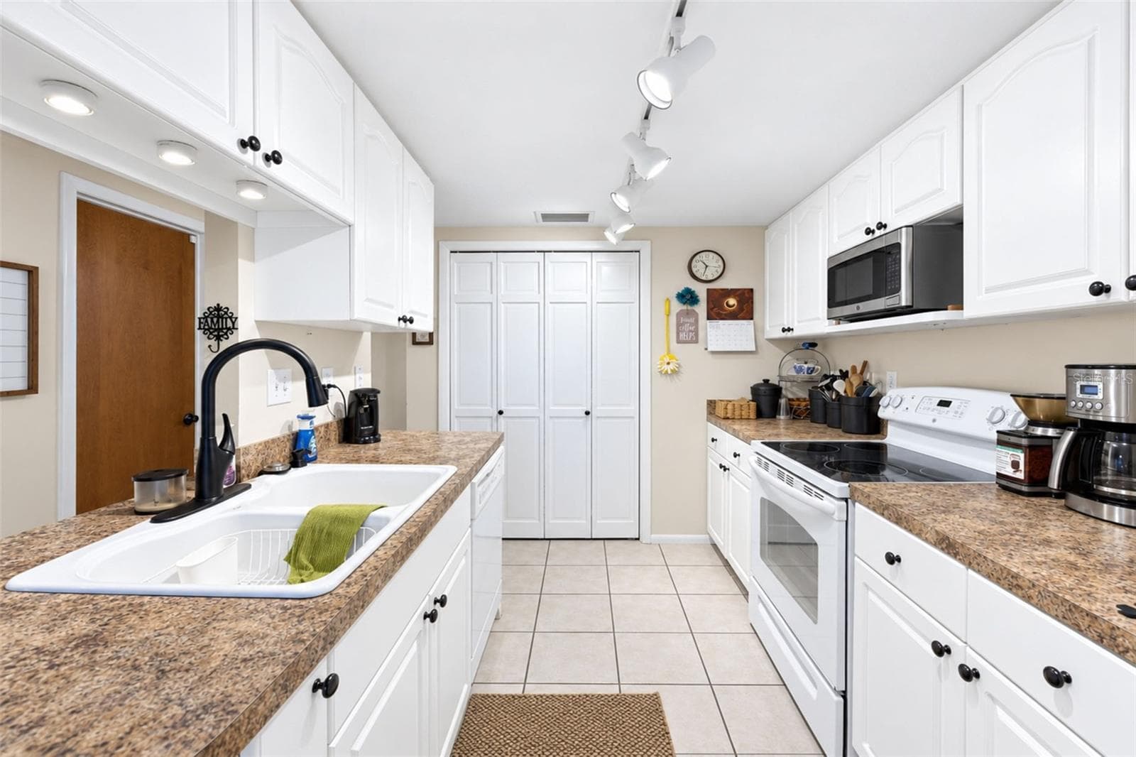 Single Family Residence at 2247 RIO DE JANEIRO AVE, PUNTA GORDA, photo 29 of 80