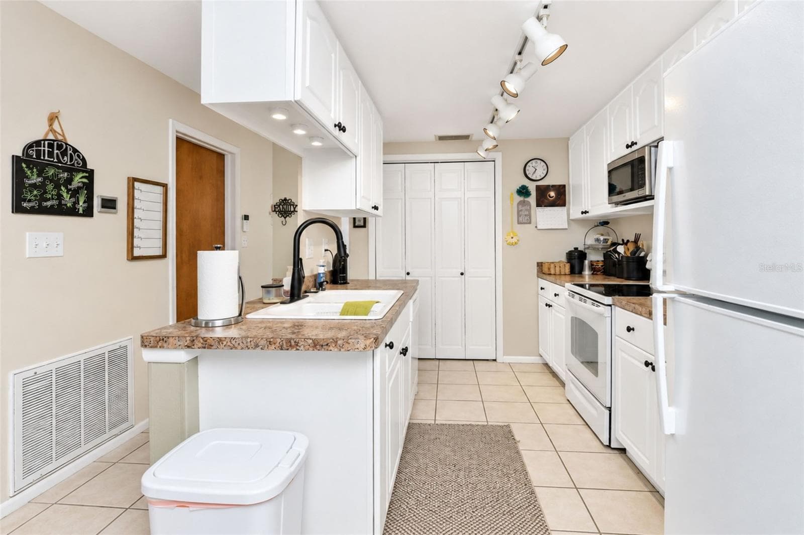 Single Family Residence at 2247 RIO DE JANEIRO AVE, PUNTA GORDA, photo 34 of 80