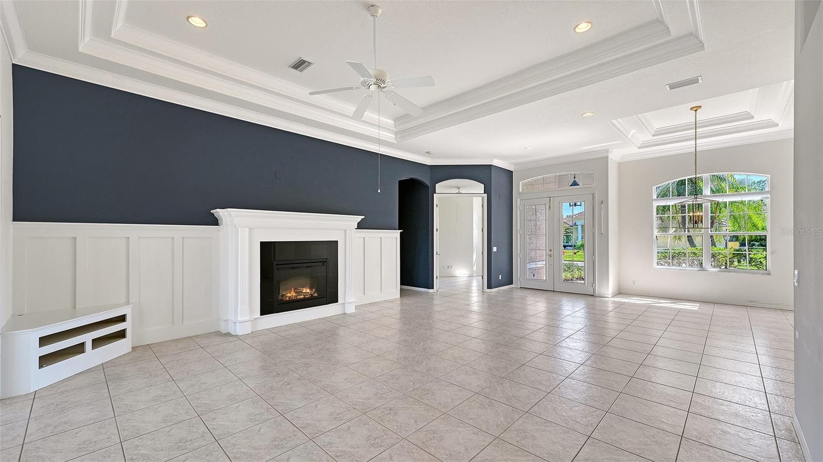 Triple tray ceilings and wood accents - 335 PARK TRACE BLVD, OSPREY
