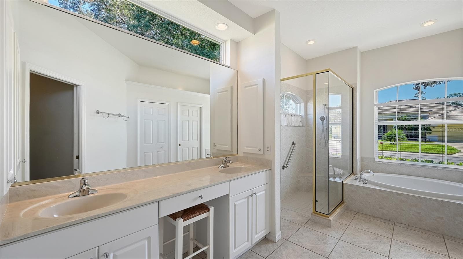 Roomy Primary bath with tub and separate shower - 335 PARK TRACE BLVD, OSPREY