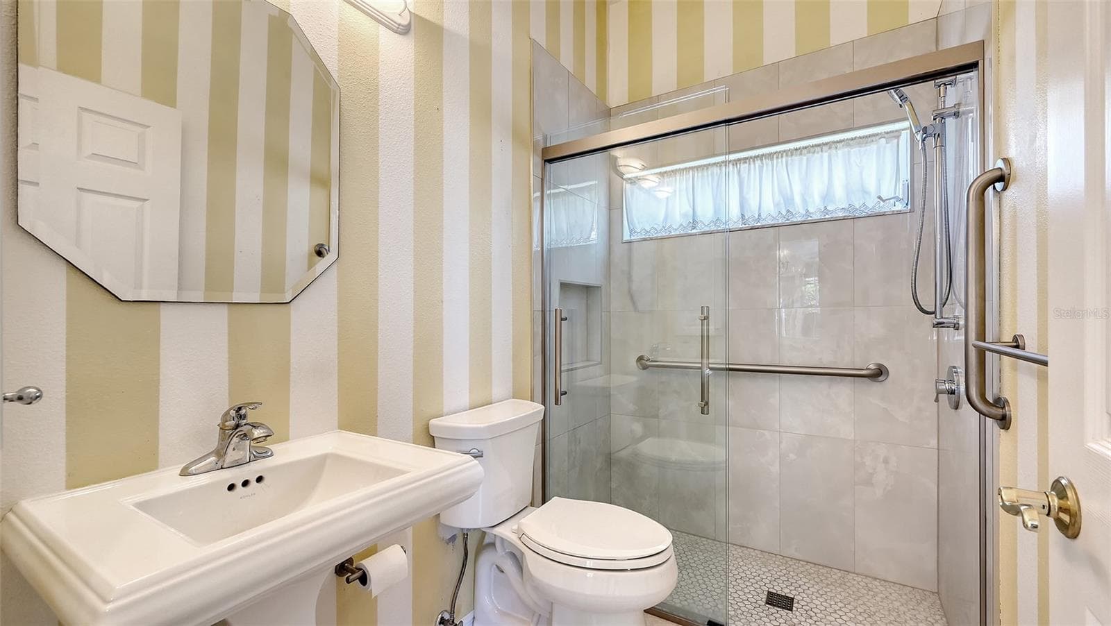 Guest bath with walk in shower - 335 PARK TRACE BLVD, OSPREY
