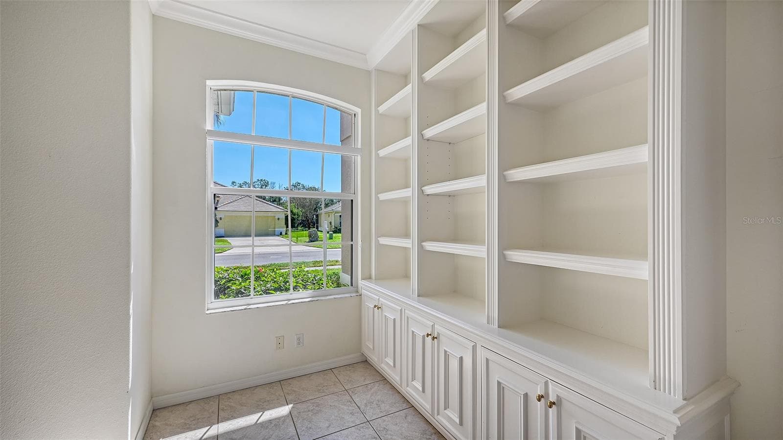 Den  with bright window - 335 PARK TRACE BLVD, OSPREY