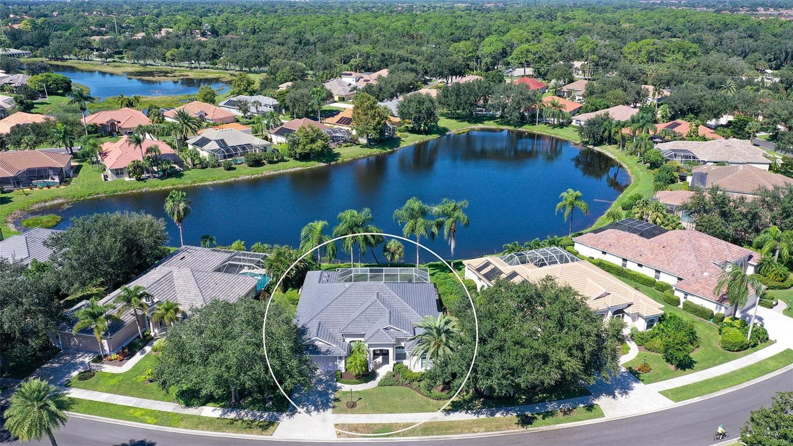 Beautiful lake view - 335 PARK TRACE BLVD, OSPREY