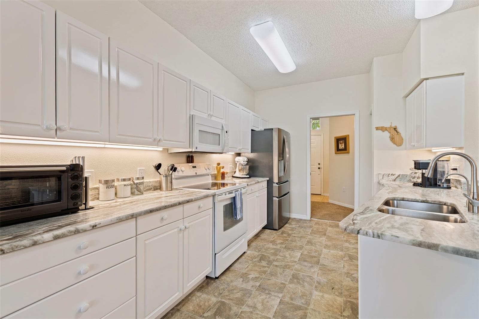 Townhouse at 3022 PEPPERWOOD LN W, CLEARWATER, photo 9 of 47