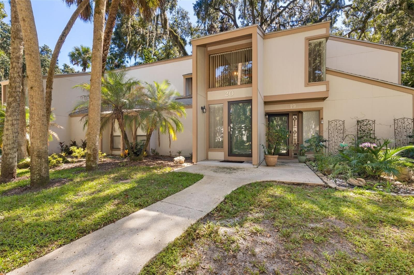 20 MID OAKS CIR