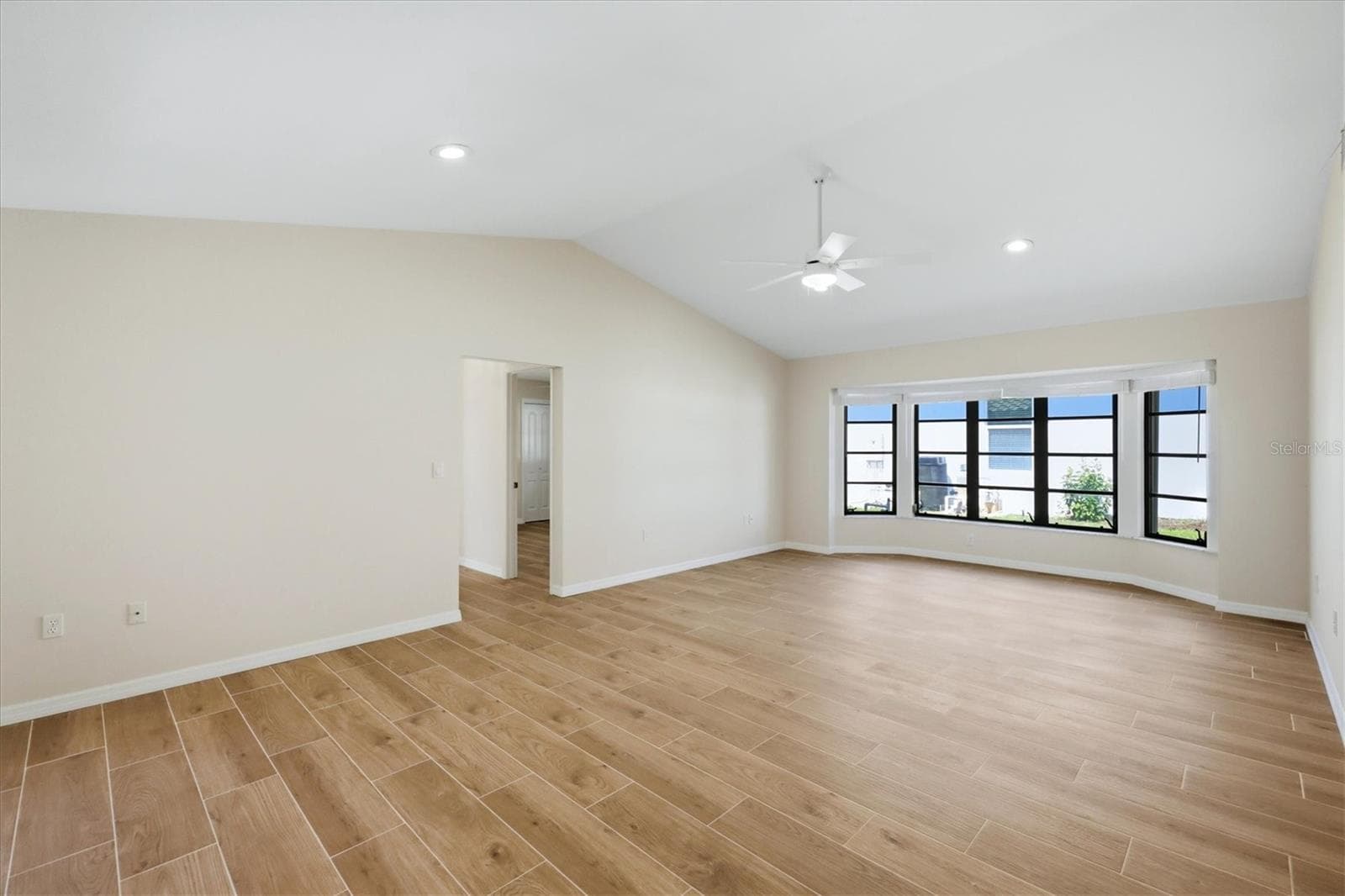Single Family Residence at 620 HIBISCUS DR, VENICE, photo 14 of 40