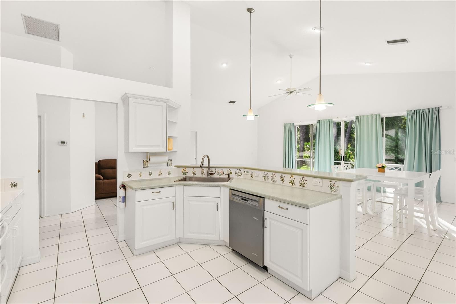 Single Family Residence at 2147 WASATCH DR, SARASOTA, photo 13 of 31