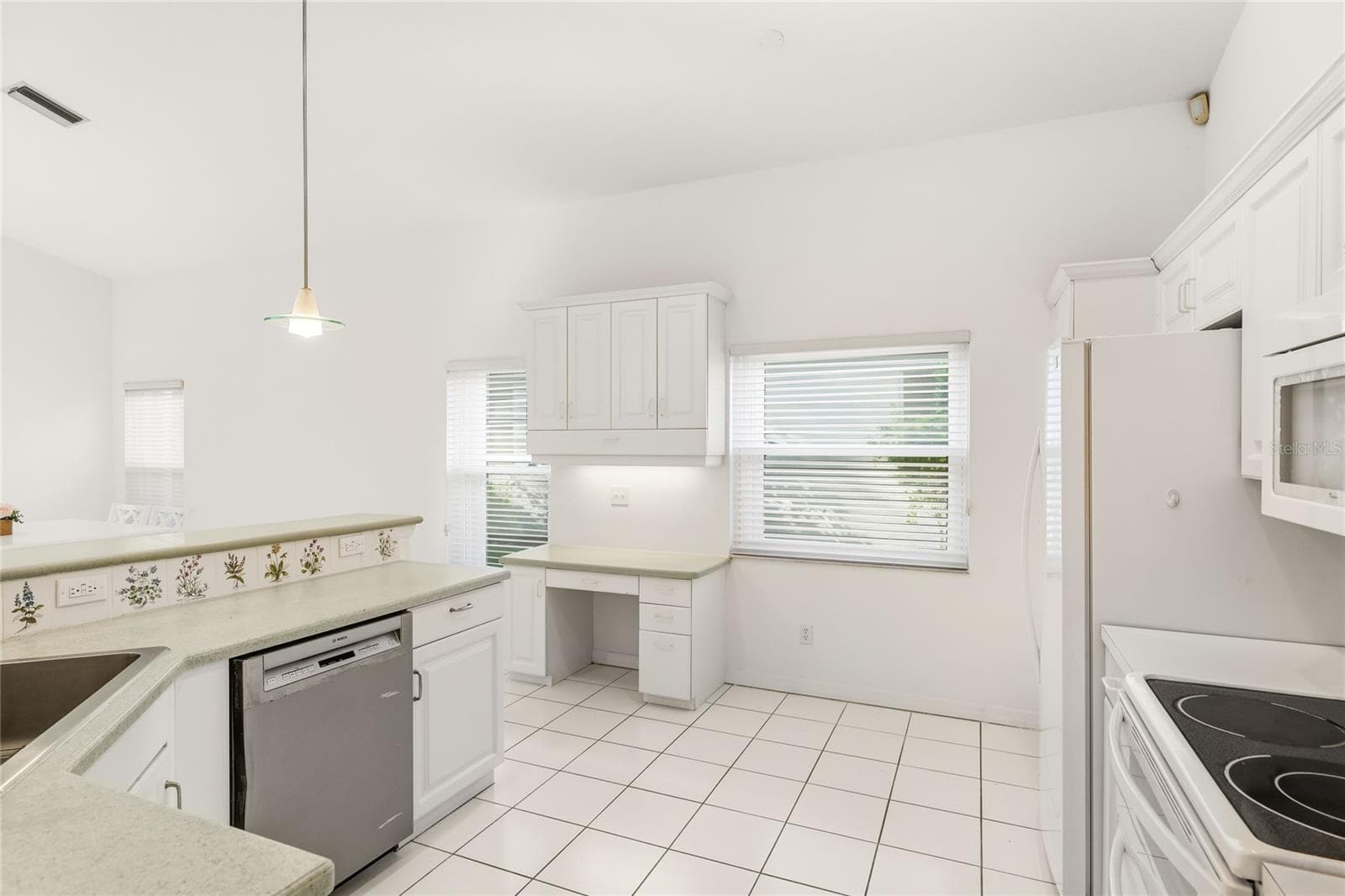 Single Family Residence at 2147 WASATCH DR, SARASOTA, photo 14 of 31