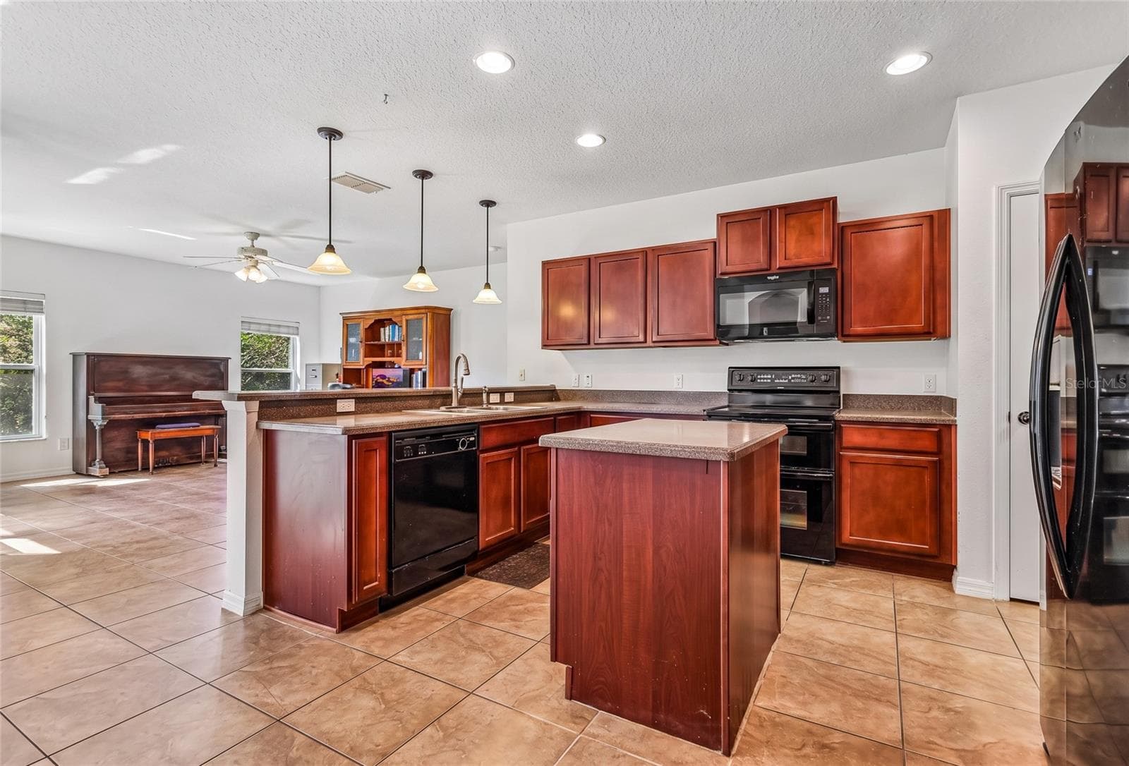 Single Family Residence at 3639 SAIL HARBOR DR, KISSIMMEE, photo 10 of 31