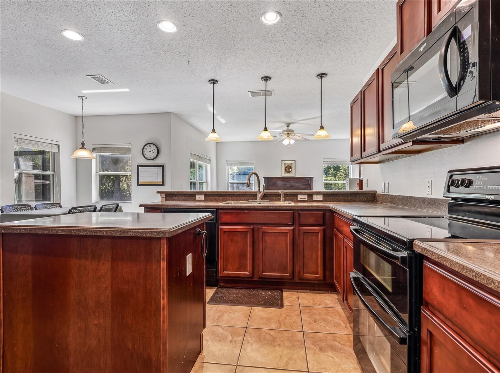 Single Family Residence at 3639 SAIL HARBOR DR, KISSIMMEE, photo 11 of 31