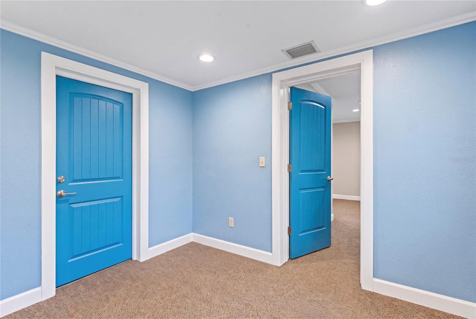 Single Family Residence at 12574 INDIAN ROCKS RD, LARGO, photo 10 of 31