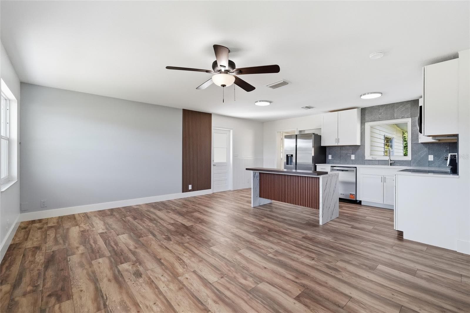 Single Family Residence at 1015 60TH AVENUE TER W, BRADENTON, photo 3 of 34